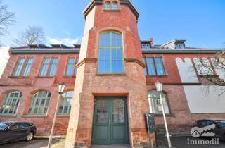 Wohnung kaufen in 63457 Hanau, Historischer Charme trifft Moderne: Sanierte Altbauwohnung mit Einbauküche & Klimaanlage