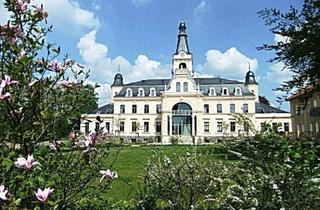 Wohnung kaufen in Lindenallee 42, 14532 Stahnsdorf, BEZUGSFREI! "Schloss Güterfelde": Luxuriöse 3-Zimmer-Dachgeschoss- Wohnung mit Blick ins Grüne