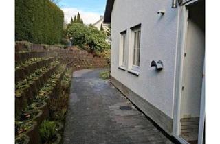 Haus kaufen in 36282 Hauneck, Hauneck - Ein- Zwei Familienhaus zu verkaufen