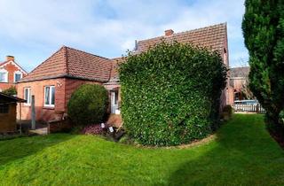 Haus kaufen in 26529 Upgant-Schott, Upgant-Schott - Wohnhaus mit Einliegerwohnung.