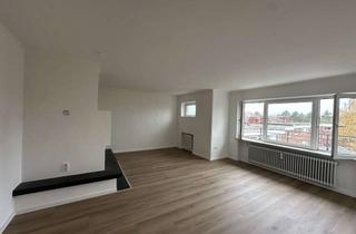 Wohnung mieten in Harksheider Straße 27, 22399 Poppenbüttel, Helle 97 m² Wohnung mit Balkon mit Markise,Kamin, TG Platz, Fahrstuhl in Hamburg-Poppenbüttel