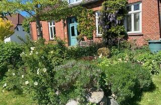 Haus kaufen in 18347 Dierhagen, Kapitänshaus in Ostseenähe mit Baulandoption