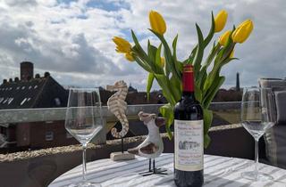 Anlageobjekt in 26757 Borkum, Provisionsfrei für Käufer: Ferien-Wohnung mit Südwestbalkon - im Blick: Alter und Neuer Leuchtturm!