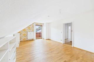 Wohnung kaufen in 85560 Ebersberg, Helle 2-Zimmer-Dachgeschosswohnung mit Balkon