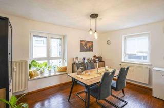 Wohnung kaufen in 86697 Oberhausen, Investieren oder Selbstbezug: 3 Zi. Whg. im Energetisch voll sanierten Haus mit extra Stellplatz