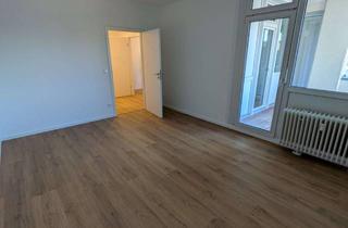 Wohnung mieten in Friedenfelser Str. 15, 12279 Marienfelde, Erstbezug nach Sanierung: 2-Zimmerwohnung mit Balkon und Einbauküche zu vermieten!