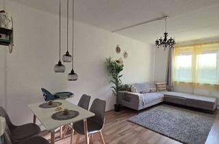 Wohnung mieten in 12627 Hellersdorf, Helle 2,5-Zimmer Wohnung mit Balkon in Berlin-Hellersdorf