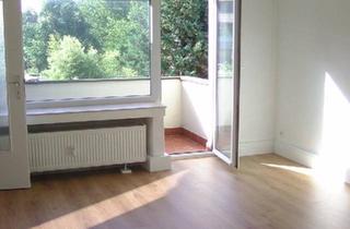 Wohnung kaufen in 50997 Köln, Köln - Balkon, 2 Zimmer, Eßküche, Stellplatz, sofort frei !!!