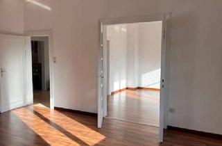 Wohnung mieten in Bismarckstraße 52, 95444 Altstadt, Helle, freundliche, renovierte 4-Zimmer-Altbau-Wohnung mit Tageslichtbad und 2 Balkonen