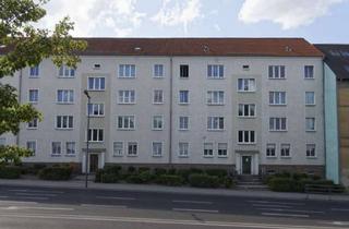Wohnung mieten in Leipziger Straße 10, 15232 Frankfurt, 3-Raum-Wohnung, Küche und Bad mit Fenster