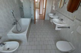 Wohnung mieten in Schallfelder Str. 27, 97447 Frankenwinheim, Großzügige 5-Zimmer Dachgeschosswohnung mit Balkon in Frankenwinheim