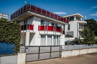 Einfamilienhaus kaufen in Am Erkelsborn 14a, 65189 Wiesbaden, **Petrich Real Estate** Großzügiges Einfamilienhaus (freigestellt) mit Weitblick
