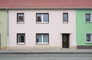 Haus kaufen in 06679 Hohenmölsen, Solides Reihenmittelhaus mit Modernisierungspotenzial und sonnigem Südgarten