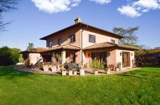 Villa kaufen in 31555 Suthfeld, Mediterane Villa mit Außenpool, Gästehaus, hochwertigen Einbauküchen und unverbaubarem Seeblick!