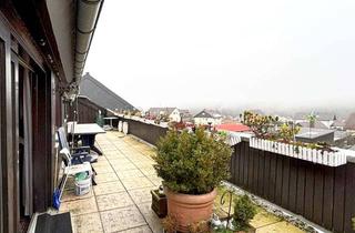 Wohnung kaufen in 75328 Schömberg, Dachgeschosswohnung mit Weitblick in Schömberg: 2 Zimmer, Garage, Aufzug, sichere Vermietung