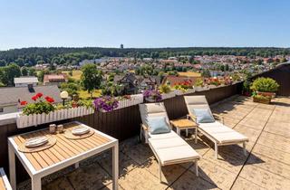 Wohnung kaufen in 75328 Schömberg, Dachgeschosswohnung mit Weitblick in Schömberg: 2 Zimmer, Garage, Aufzug, sichere Vermietung