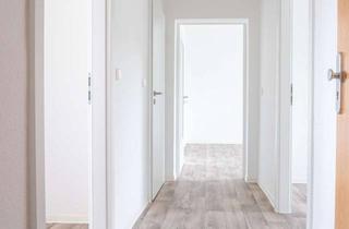 Sozialwohnungen mieten in Otto-Kohle-Straße, 39218 Schönebeck, Frisch saniert! Moderne 3-Raum-Wohnung mit Aufzug und Balkon (nur mit WBS!)