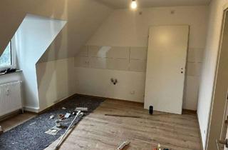 Wohnung mieten in Grevenbroicher 77, 41065 Hardterbroich, Sanierte Dachgeschosswohnung in zentraler Lage