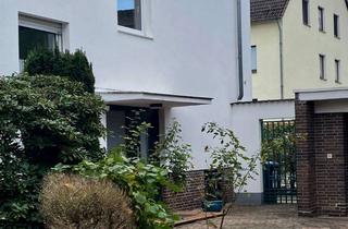 Wohnung mieten in 30625 Heideviertel, Komfortable 2-Zi.-DG-Whg. mit gehobener Ausstattung! Erstbezug nach Sanierung