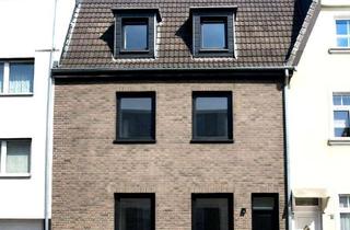 Haus kaufen in 40597 Benrath, Charmantes Zweifamilienhaus mit Entwicklungspotenzial in Düsseldorf-Benrath