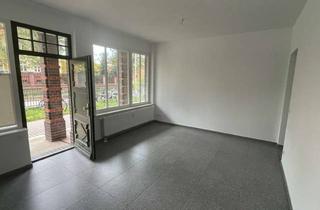 Büro zu mieten in Straße Nach Fichtenwalde, 14547 Beelitz, Offene Gewerbeeinheit mit zwei Räumen und Terrasse – ideal für Büro oder Laden