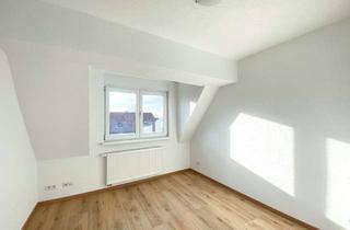 Wohnung kaufen in 97318 Kitzingen, Bezugsfrei mit Balkon * 2-Zimmer Dachgeschosswohnung *