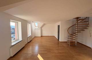Wohnung kaufen in 79102 Wiehre, TRAUMWOHNUNG IN DER WIEHRE! Hochwertige Maisonette-ETW mit Aufzug, 2 Bäder, Dachterrasse, Stellplatz