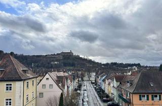 Wohnung kaufen in 95326 Kulmbach, Großzügige Etagenwohnung mit Blick auf die Plassenburg!
