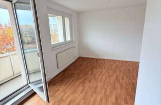 Wohnung mieten in Carl-Zeiss-Straße 12, 06122 Nördliche Neustadt, Großzügige 6-Zimmer-Wohnung im 4. OG mit Balkon in Halle (Nördliche Neustadt)