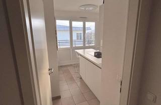 Wohnung mieten in 80993 Moosach, Helle 3-Zimmer-Wohnung im 4. OG mit Balkon in München-Moosach nähe OEZ