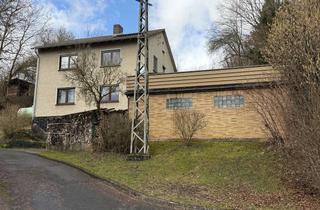 Einfamilienhaus kaufen in 37269 Eschwege, Freistehendes Einfamilienhaus mit Garagen, Balkon und Terrasse in Eschwege-Niddawitzhausen