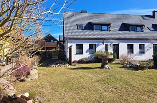 Wohnung kaufen in 18551 Glowe, 440 m² Grün - Objekt mit zwei Wohnungen - nur 300 m zum Strand und Hafen in Glowe