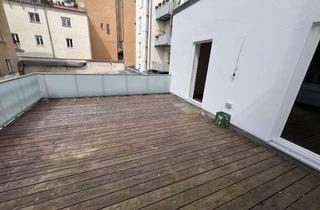 Wohnung mieten in 93047 Innenstadt, Exklusive 3,5-Zi.-Altstadt-Wg. mit 12,98 m² Dachterrasse im Zentrum der Altstadt