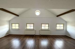 Wohnung mieten in 07545 Gera, Traumhafte 3-Raum-Dachgeschosswohnung in ruhiger Bestlage – eine ganze Etage für Sie allein!