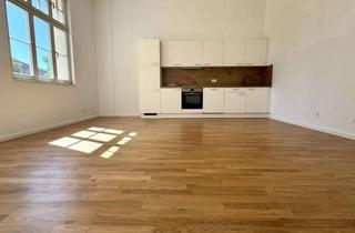 Wohnung mieten in Dreyhauptstraße, 06108 Altstadt, Wohnen mit Stil: Geräumige 2-Zimmer-Wohnung nahe Altstadt mit EBK, Balkon, Dusche und Wanne