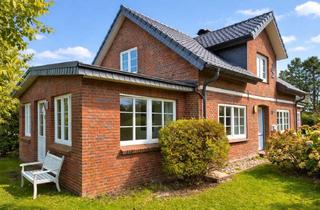 Haus kaufen in Ual Saarepswai 26, 25946 Norddorf, Amrumer Liebhaberstück in Bestlage Norddorf: Freistehendes Friesenhaus mit Charme, Kamin, Meerblick