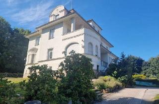 Villa kaufen in 08459 Neukirchen, Repräsentative Villa in schöner Randlage von Crimmitschau!