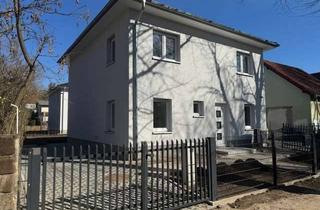 Haus mieten in Tiniusstraße 35, 13089 Heinersdorf, Moderne Stadtvilla Erstbezug mit geh. Innenausstattung und EBK in idyllischer Lage