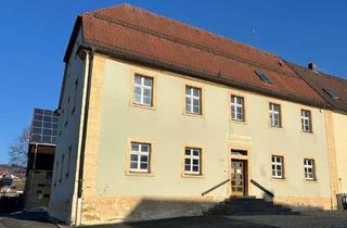 Anlageobjekt in 95491 Ahorntal, Ehemaliges Rathaus mit 490 m² Nutzfläche & PV-Scheune – vielseitiges Entwicklungsobjekt