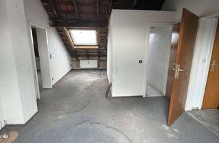 Wohnung kaufen in Helmholtzstr. 105, 46045 Altstadt-Mitte, Zum Selbstausbau: Große DG-Wohnung mit Baugenehmigung und Balkon