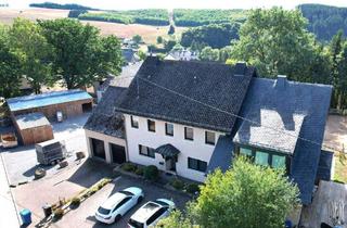 Mehrfamilienhaus kaufen in 54619 Üttfeld, Üttfeld - Exklusives Zweifamilienhaus mit zusätzlicher Ferienwohnung und Studio, mit einem Paradies für Pferde, auf einem 3.970 m² großen Grundstück in Üttfeld