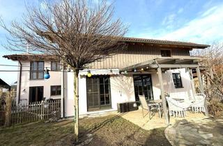 Haus kaufen in 83549 Eiselfing, Idyllisches Landhaus in Weilerlage: Mit Einliegerwohnung oder bis zu sieben Zimmern nutzbar