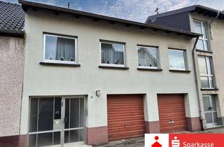 Haus kaufen in 66589 Merchweiler, Solides Reihenmittelhaus mit zwei Garagen