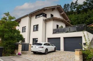 Haus kaufen in 93339 Riedenburg, Privat & exklusiv: Familienresidenz mit Pool, PV-Anlage und Traumgarten