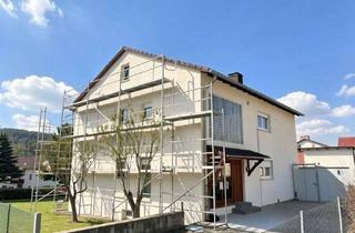 Mehrfamilienhaus kaufen in 35614 Aßlar, Mehrfamilienhaus mit drei Wohneinheiten und weiterem Baupotenzial