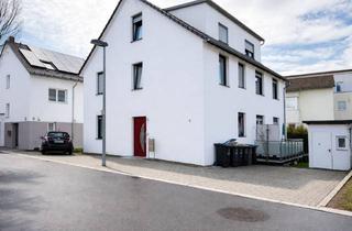 Haus kaufen in 71144 Steinenbronn, Attraktives Zweifamilienhaus in Steinenbronn – Wohnen & Investieren unter einem Dach