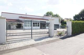 Anlageobjekt in 93142 Maxhütte-Haidhof, Einzigartiges Wohn- und Geschäftshaus mit 3 WE, Büro, Laden, Lager, Garagen, u.v.m. als Anlageobjekt