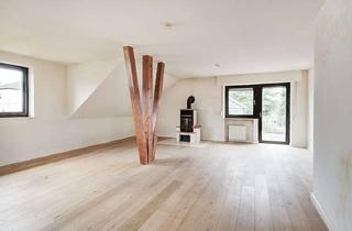 Wohnung kaufen in 53773 Hennef, Großzügige Dachgeschosswohnung mit Garagenstellplatz in ruhiger Lage von Hennef-Süchterscheid!