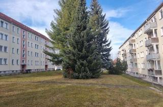 Wohnung kaufen in 08451 Crimmitschau, Dreiraumwohnung mit Balkon in ruhiger Lage von Crimmitschau