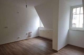 Wohnung mieten in 08451 Crimmitschau, Kleine Zweiraumwohnung im Dachgeschoss!
